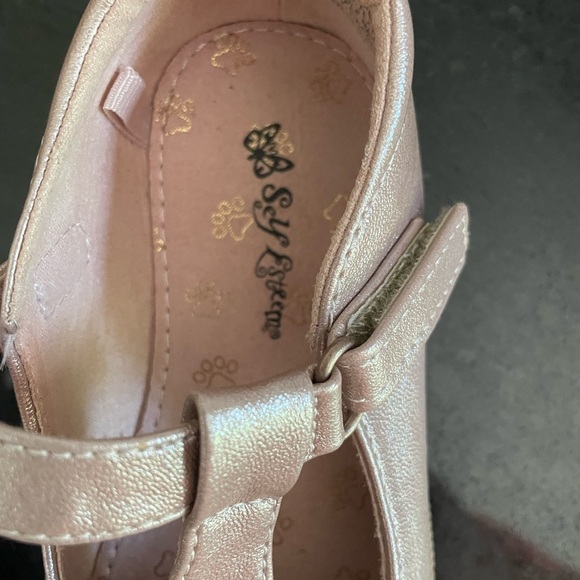 Self Esteem Charming Cat Face Kids Dress Shoes in Pink and Silver Size 8 - Picture 2 of 4